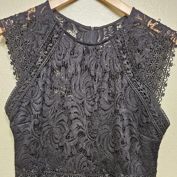Elegant Black Lace Dress - Picture 2 of 10